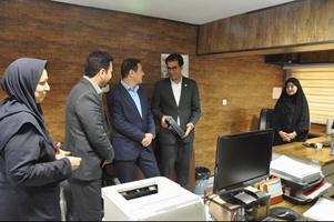 آیین تقدیر از کارکنان منابع انسانی در بیمارستان بهارلو